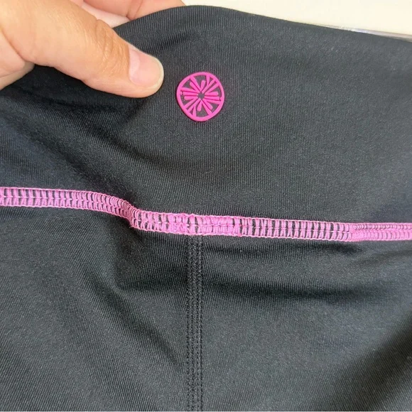 Lilly Pulitzer Women's UPF 50+ Weekender Leggings - Picture 5 of 8